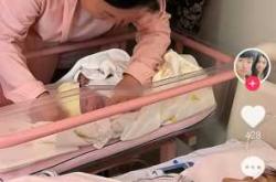 剖腹产宝宝出生时眼睛睁开是为什么