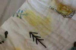 婴儿睡着后吐奶怎么回事