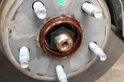 别克英朗如何换内胎