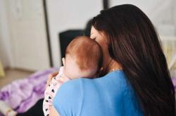 婴儿几个月能坐