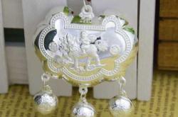 婴儿戴银饰好吗