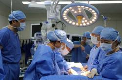 关于人工流产，这是一个严肃的医疗问题，必须在正规医疗机构，由专业医生评估并指导进行，以确保女性身体健康和安全。建议您直接咨询妇科医生，获取科学、个性化的医疗建议，切勿自行决定或轻信非专业信息。